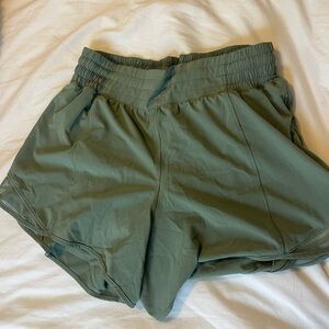 Lululemon Hotty hot high rise 4 in